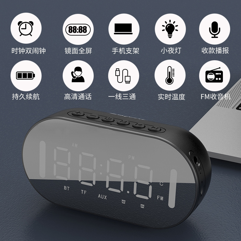 Đồng hồ báo thức nhỏ màu xanh dương có dây thấp, âm thanh của răng xanh được mã hóa cho tất cả.
