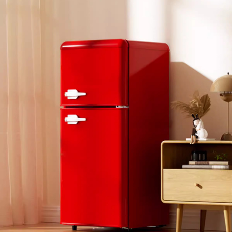 Chiếc Retronet đỏ của Zhi Gao mở tủ lạnh phòng cho thuê tủ lạnh