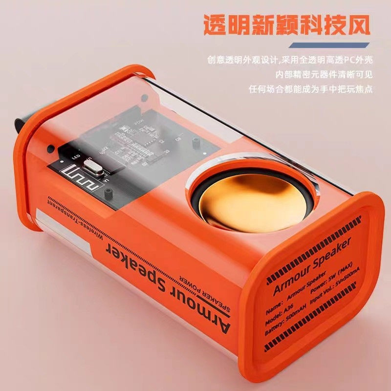 Ánh sáng từ ngoài trời cho những chiếc xe tải nhỏ bị nổ với những chiếc xe đại bác nhỏ trong nhà