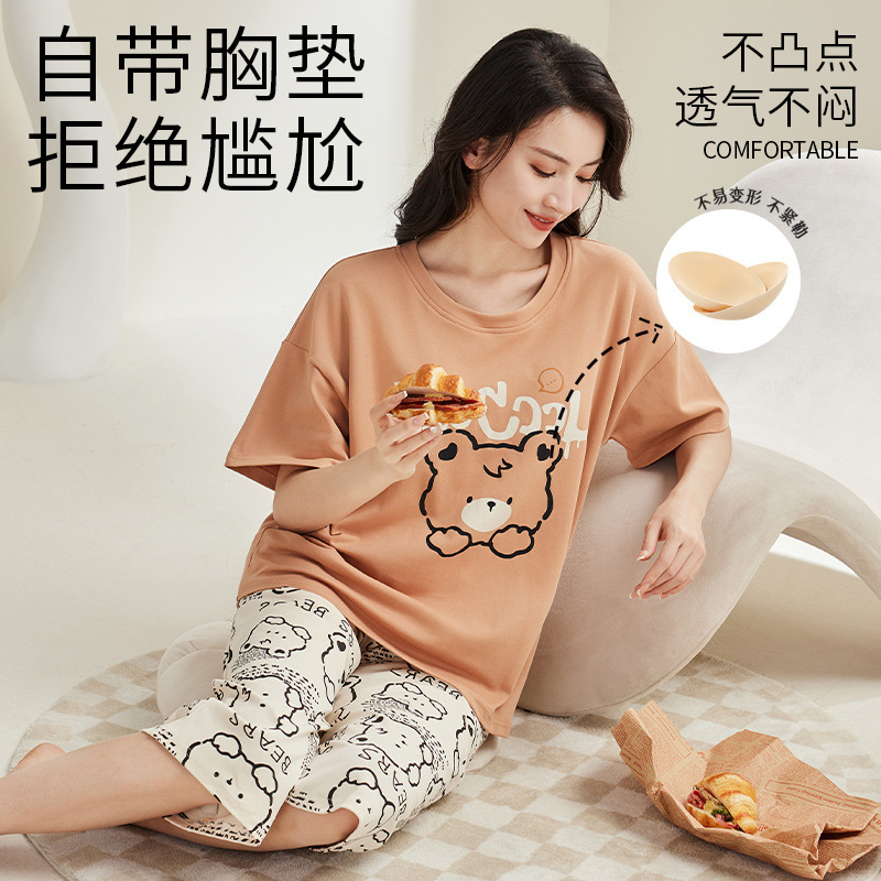 Một bộ đồ ngủ mùa hè mới.