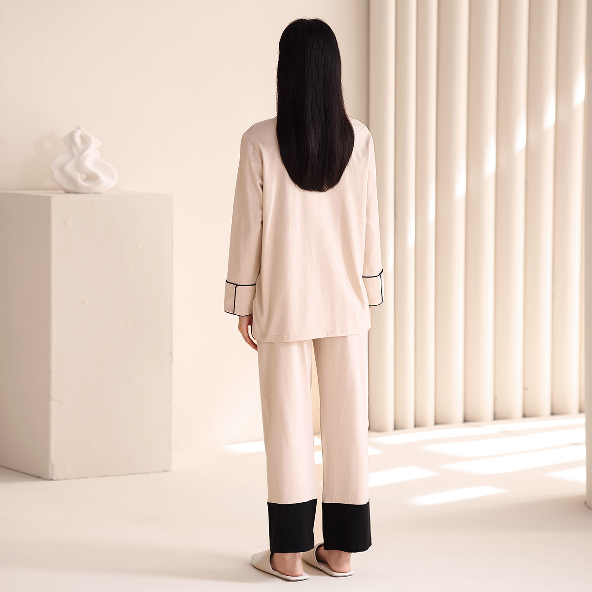 "Spring-Autumn Sleeves và Free Pyjama."