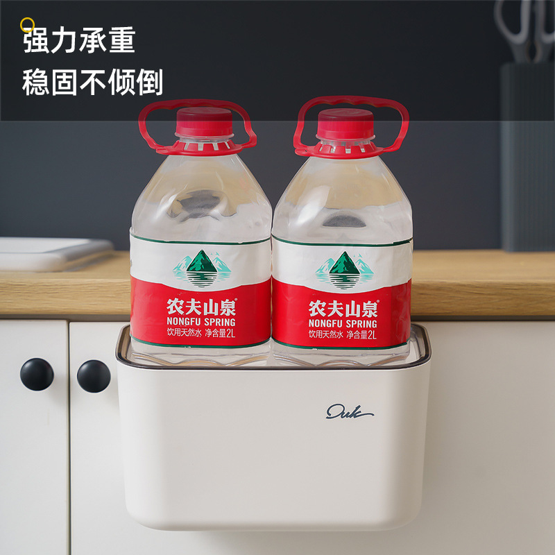 Thùng rác gia đình, tủ bếp, những cái hộp treo cổ còn lại, những thùng rác bên hông.