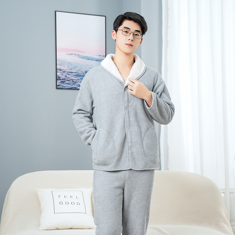 Tuỳ biến hai gói hàng của nhà của ông Wavgeshernier, mặc đồng phục nhà vào mùa thu và mùa đông.