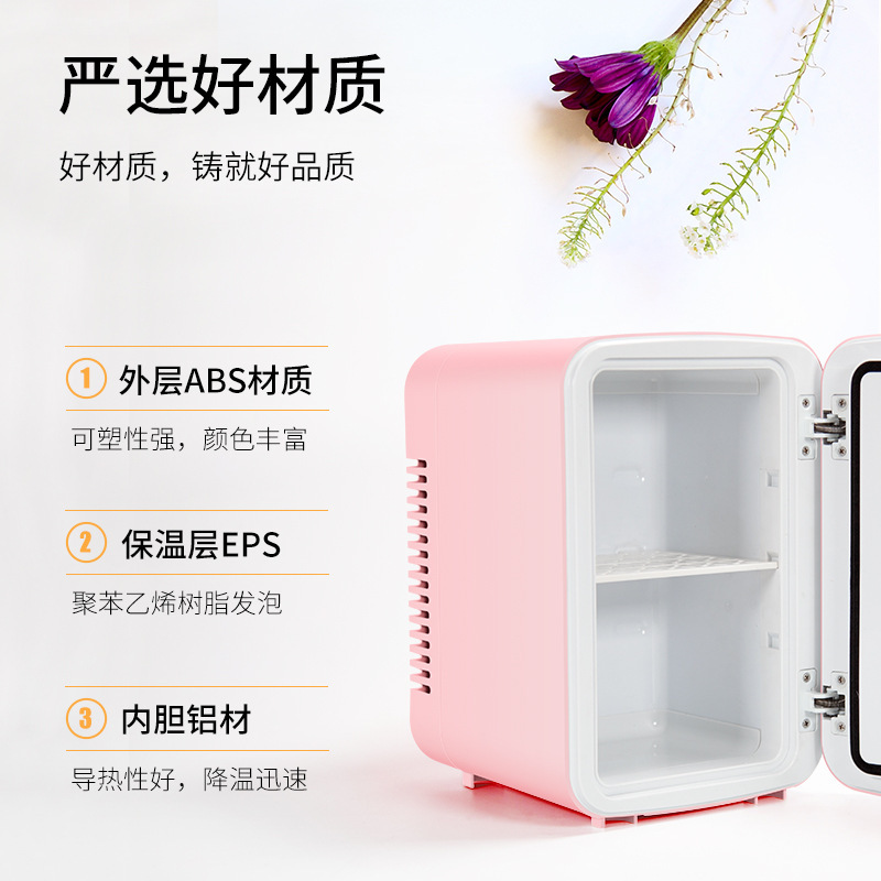 Những con số phản chiếu ánh sáng của tủ lạnh trang điểm.