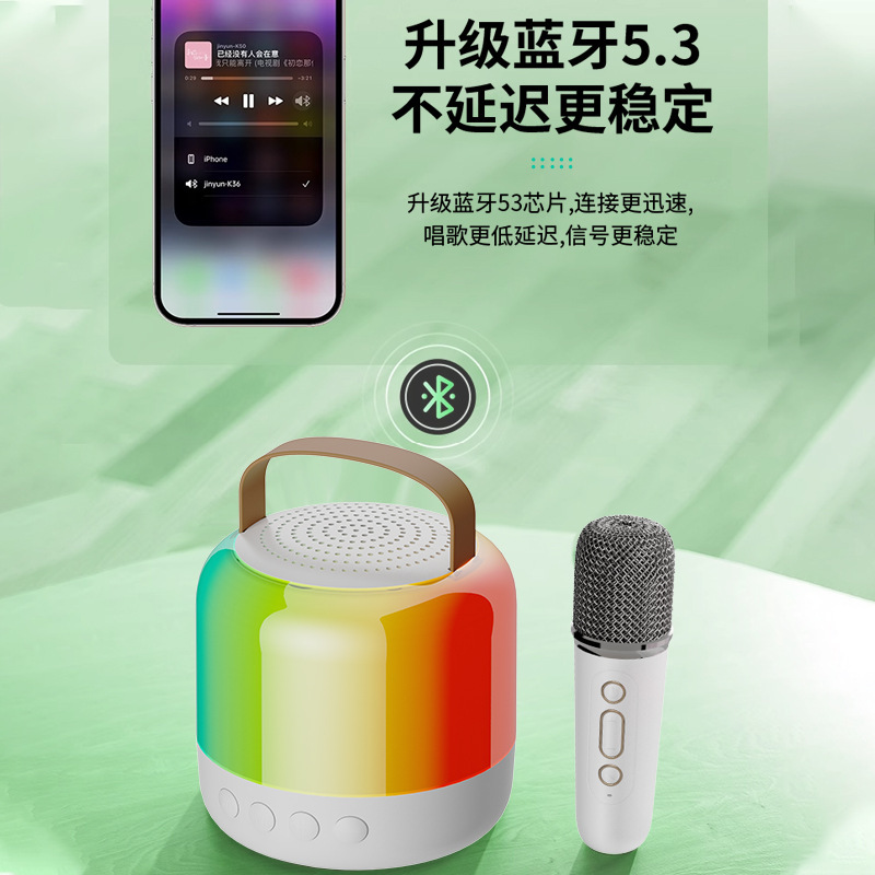 Họ nói tiếng nói tự chọn bên ngoài nhà với micro k-phone không dây