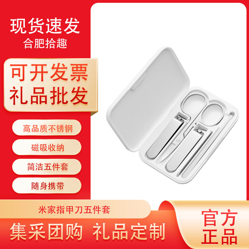 Tôi là thợ cắt móng tay, nam và nữ cắt móng tay.