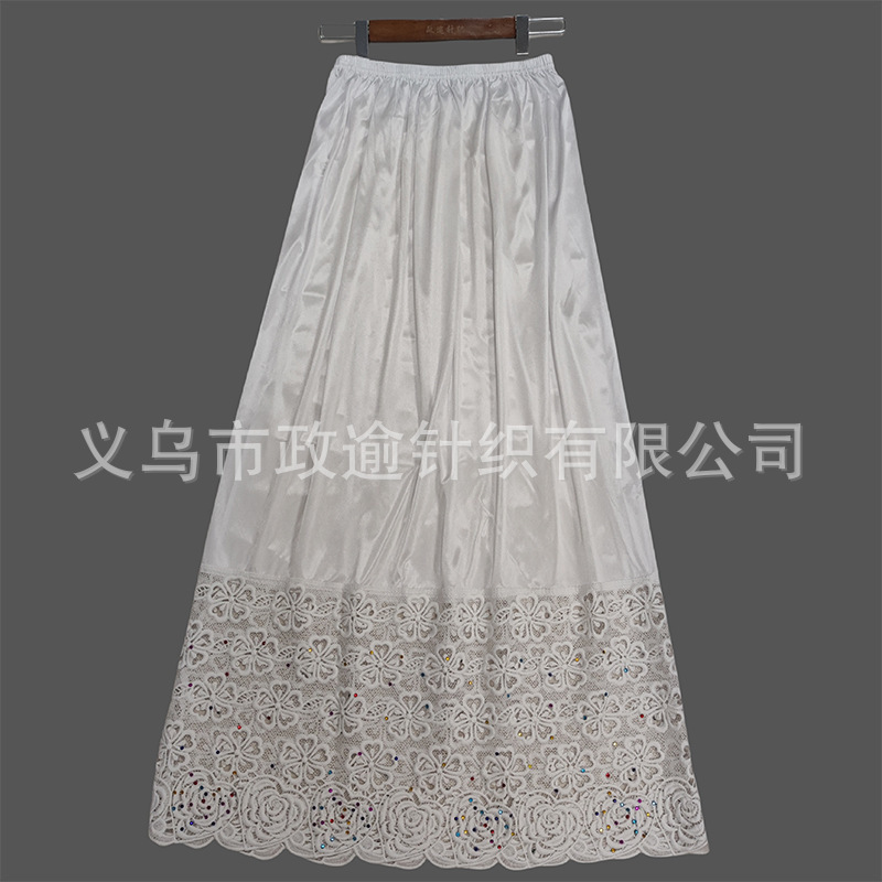 30 cm tiền bố thí của nhà máy, và một bộ váy dài của những phụ nữ Hồi giáo ở Trung Đông với một chiếc váy sữa bán tải.