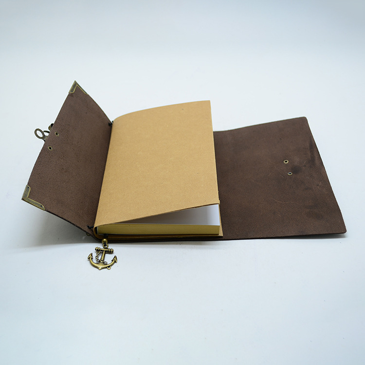 The student's stationery button notebooks can be customised with the logbooks of the logo.