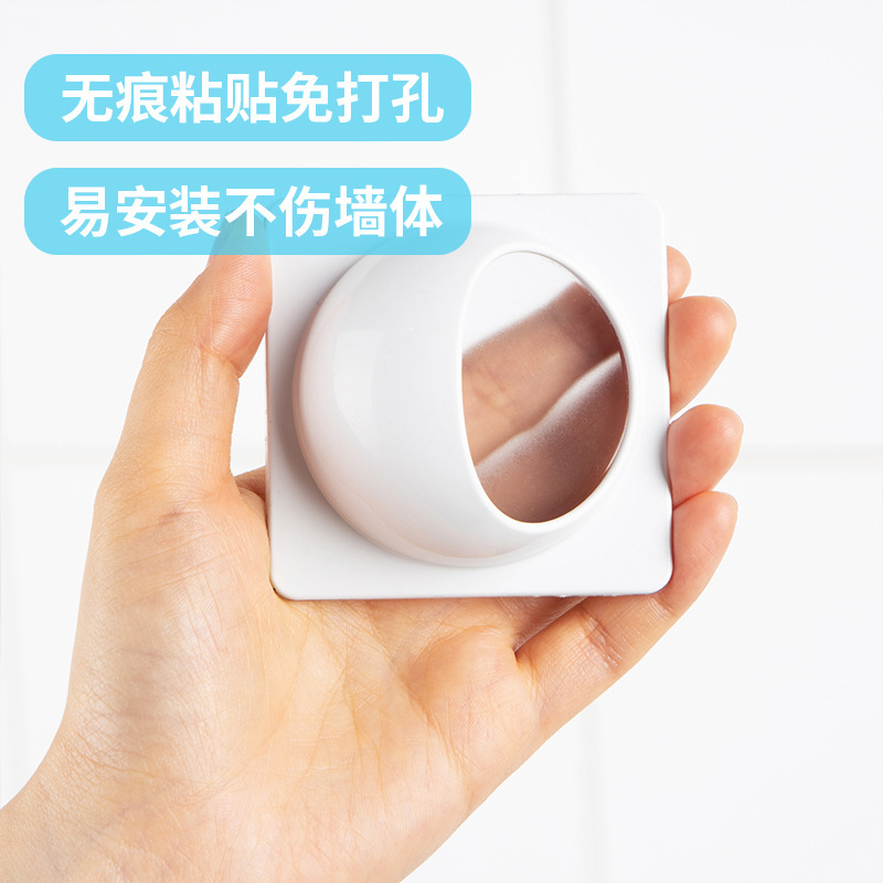Cửa kính tới phòng tắm của khách hàng và tủ lạnh trong nhà bếp di chuyển ngăn tủ ngăn kéo mà không có một cú đấm trong nhà vệ sinh.