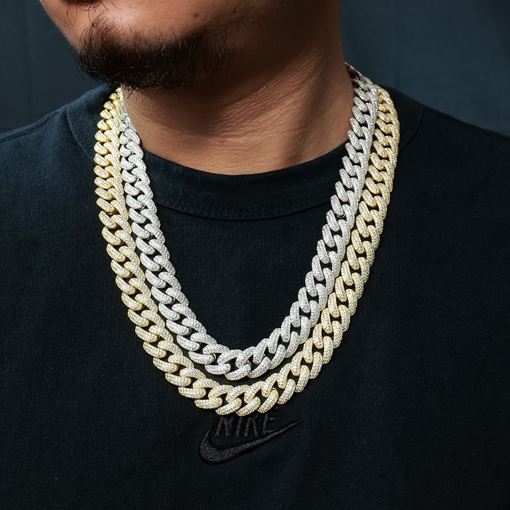 The new American-American fashionable man with mossan nudity, Cuban necklace-telegrapher's first wholesale hair.