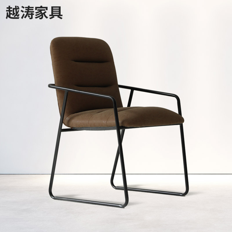 The Nordic retro-fouling chair, which is a simple iron arming chair, industrial wind metal is distributed by the back chair.