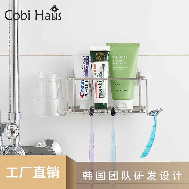 Một gói rửa chén nhiều mục đích với thép không rỉ trên tường của nhà khách
