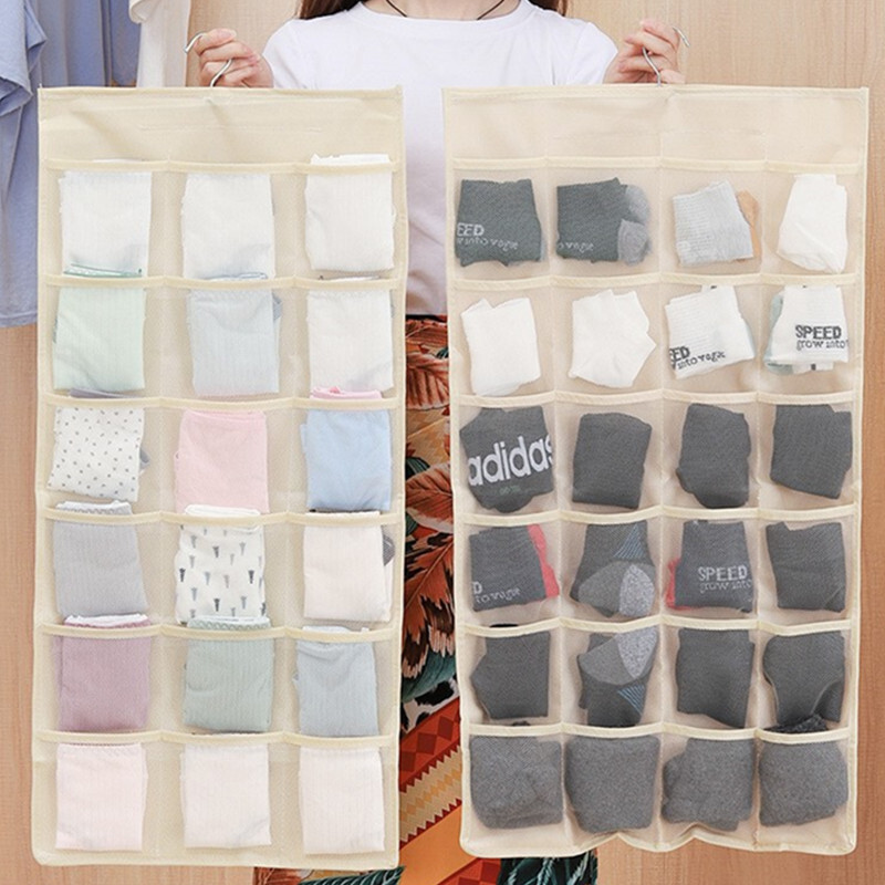 Chúng ta sẽ phải đóng gói một đôi tất và một túi ngực đa mục đích và một túi quần lót hai mặt.