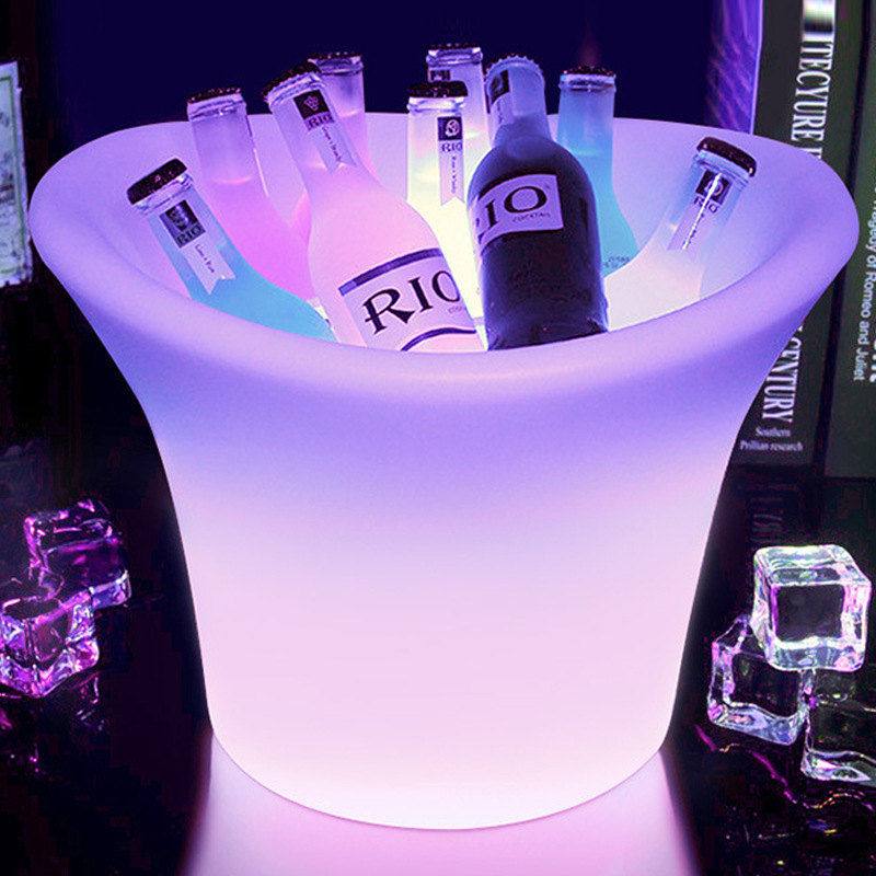 Ied seven ice-colored buckets of creative light from KTV's commercial beer keg net, red bar club.