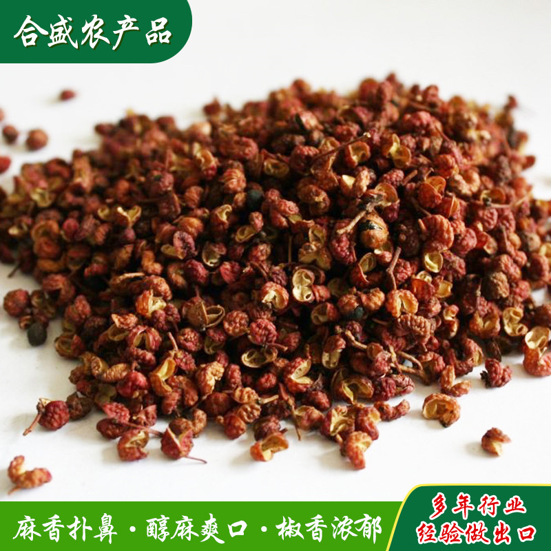 Hạt tiêu đỏ được xuất ra từ nhà máy, và tất cả các loại gia vị được xuất ra.