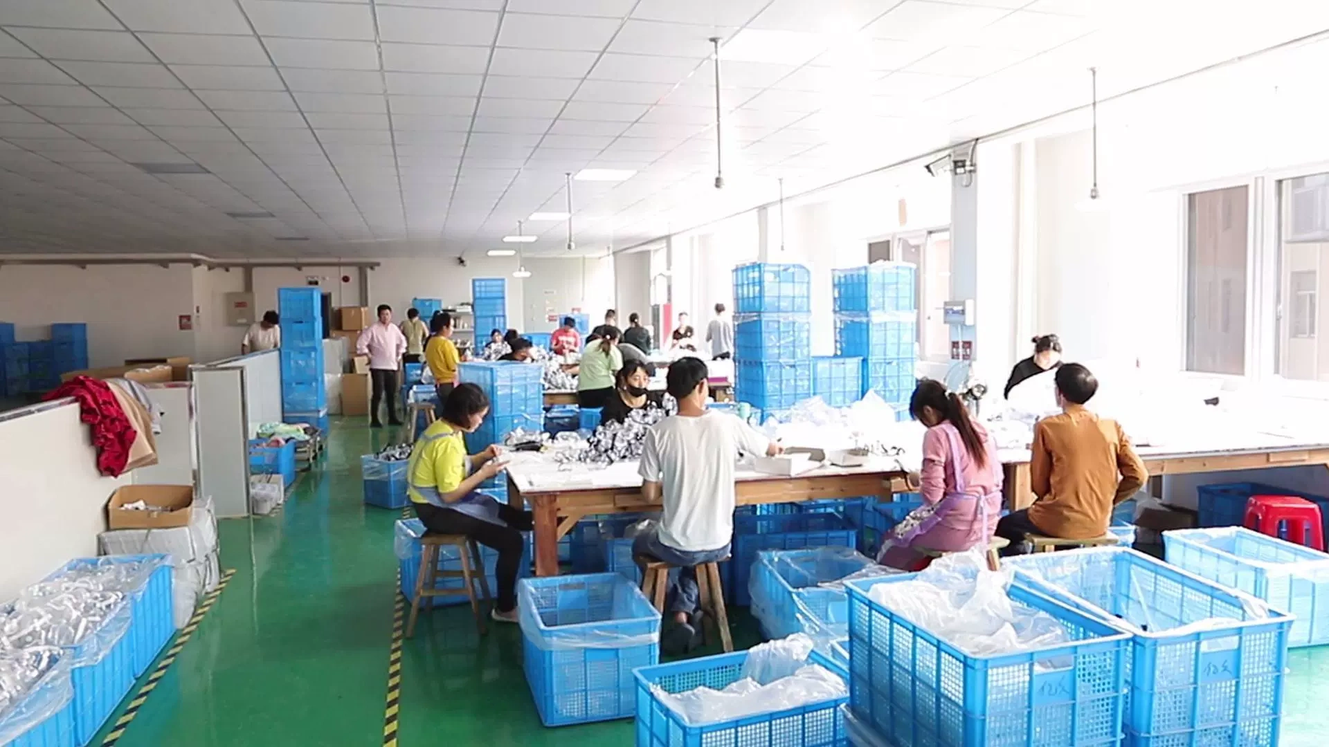 The Opry River phoenix glasses factory in Taizhou.