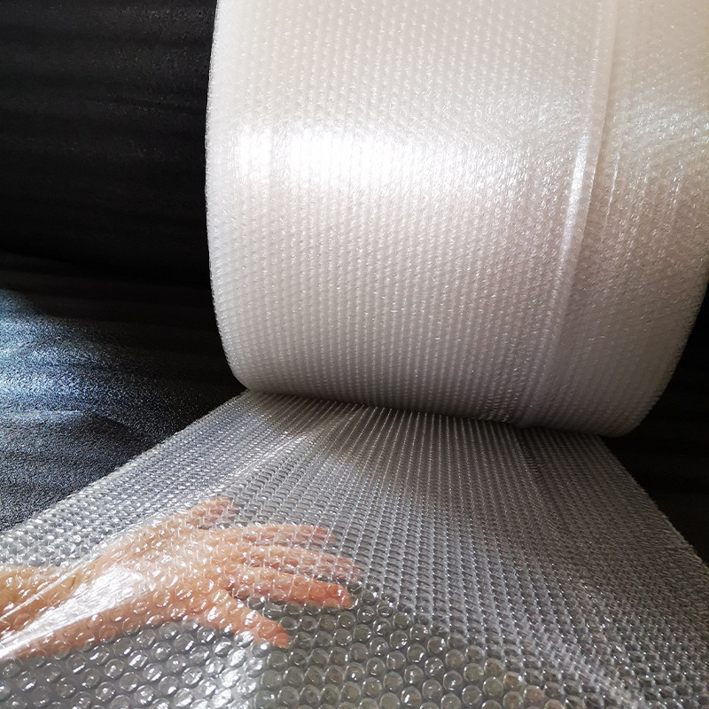 A gas bubble roll with thick pressure-resistant packaging logistics bubble bag.