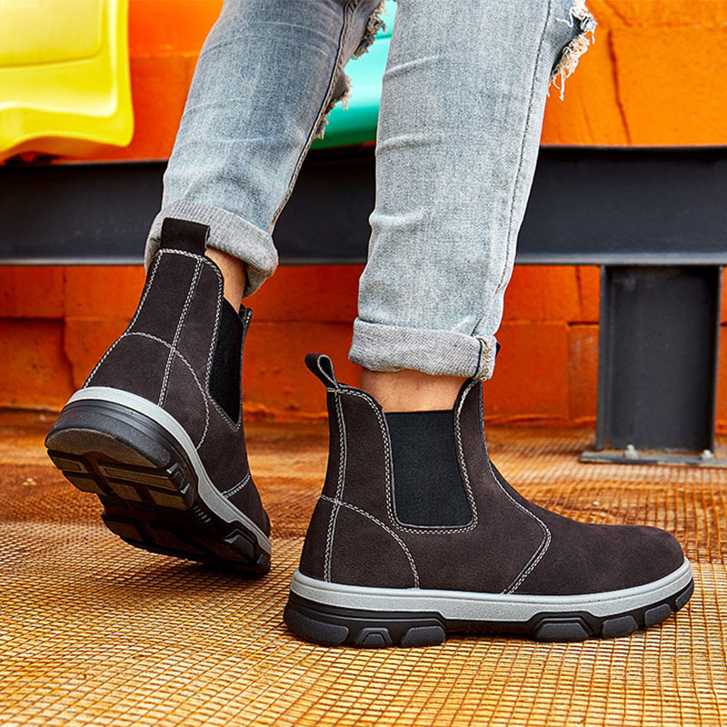Cross-border tailoring of shoes for boys against piercing.