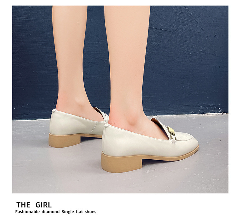 Cartier's Crocodile Girl with a single shoe flattened toe of a soybean shoe.