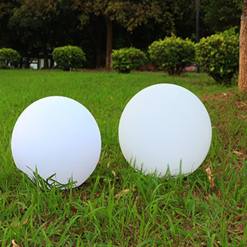 The solar lawn ball house has a radiant atmosphere, a round-of-the-air decorative plaque park colored light