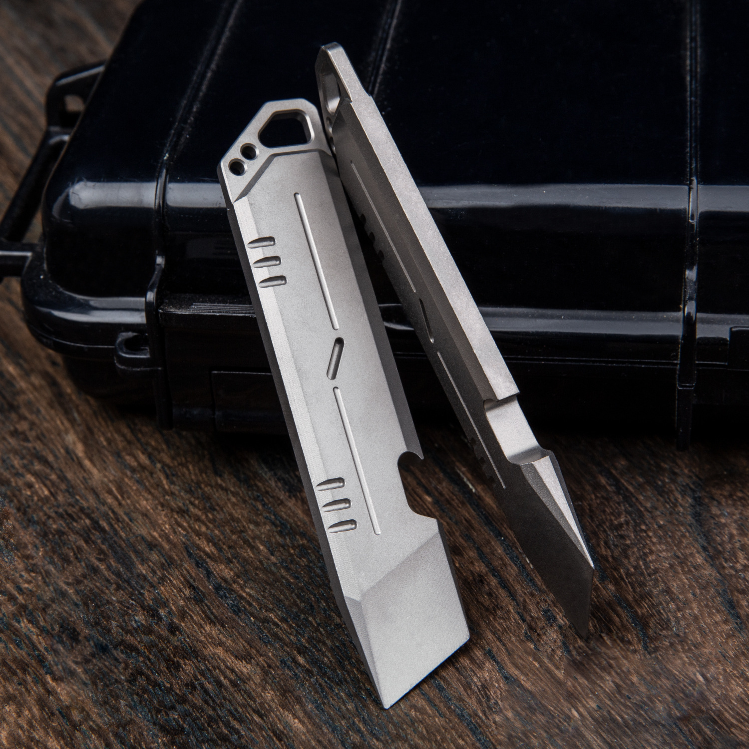 The titanium alloy crowbar multi-purpose EDC tool pick-up stick with an outdoor emergency kit.