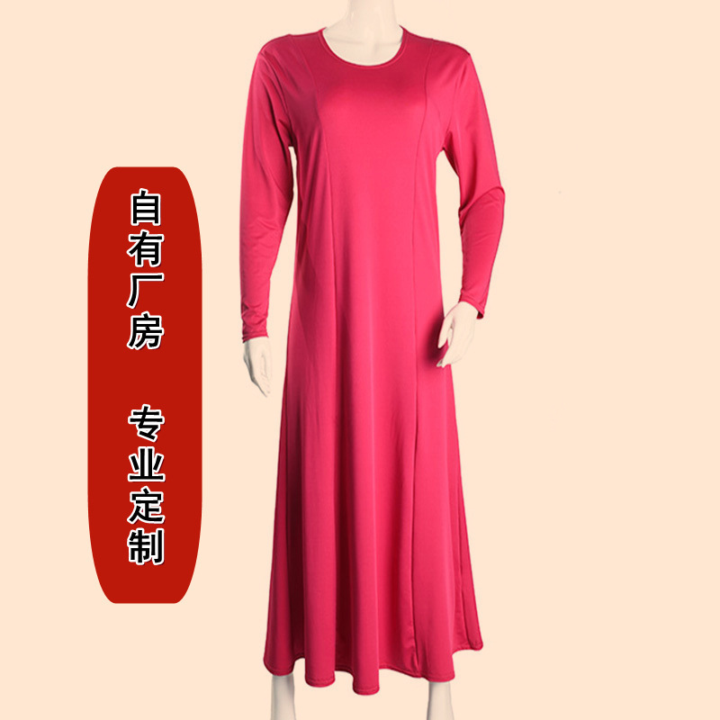 Nhà máy đã tùy chỉnh một phụ nữ Hồi giáo với bộ váy cơ bản là Abaya, áo choàng Ả Rập, một bộ đầm Trung Đông.