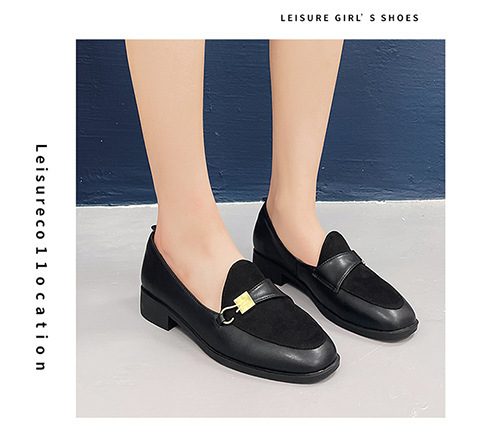 The Cartier Crocodile's 2022 British Spring fall metal buttons round a hundred laps of loft shoes and little shoes.