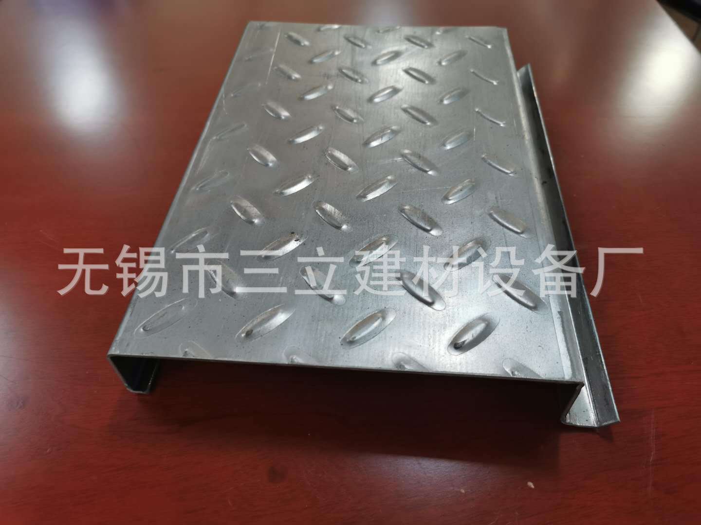 C-lined steel floor에 대한 스토리지 및 물류 장비 공급