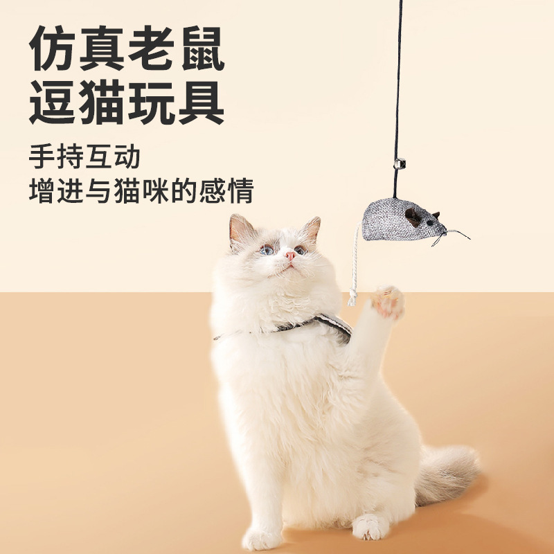 Chuột mèo-đồ chơi với một cái chuông để hút một bát thịt mèo-cho-ăn-đồ chơi.