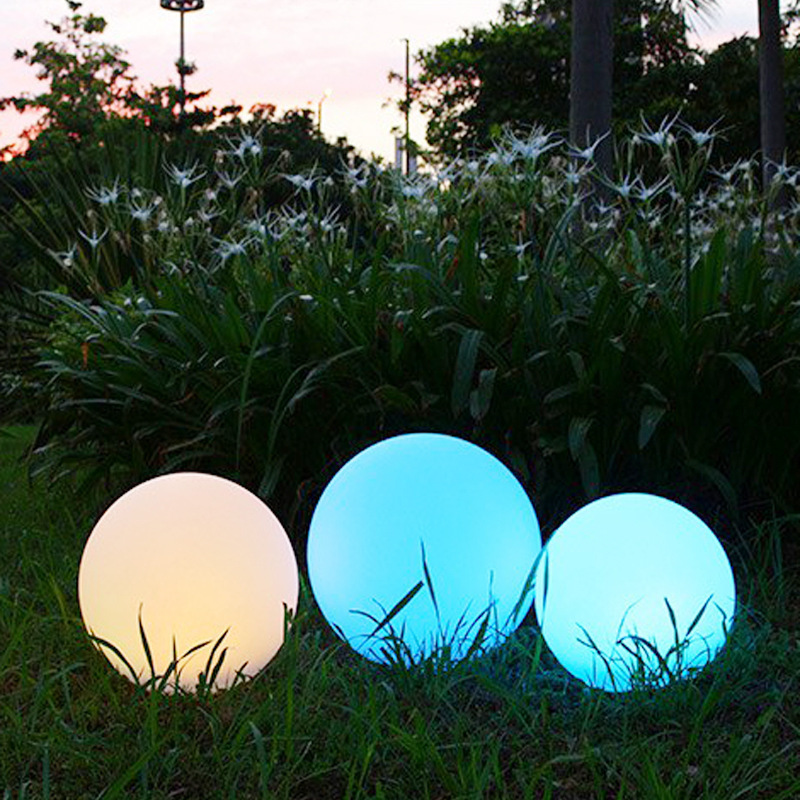 The solar lawn ball house has a radiant atmosphere, a round-of-the-air decorative plaque park colored light