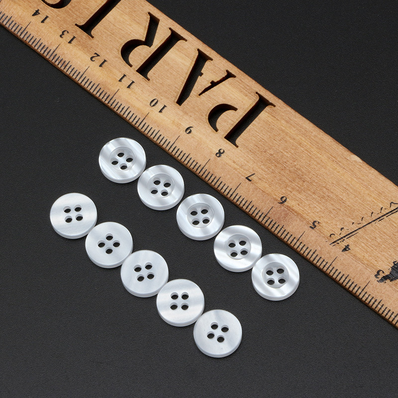 ♪ The bead-colored, wide-eyed resin buttons can dye the colour of the laser graft button factory's wholesale ♪