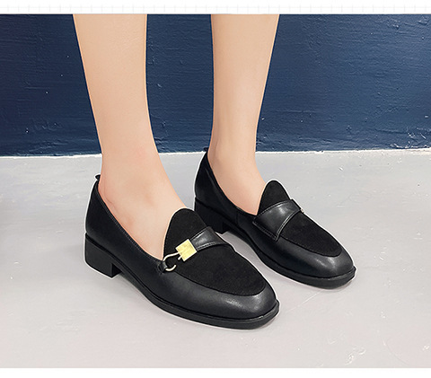 The Cartier Crocodile's 2022 British Spring fall metal buttons round a hundred laps of loft shoes and little shoes.