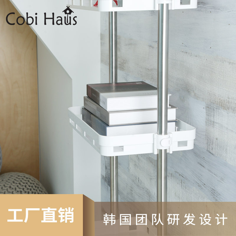Một cái kệ trải dài 3 tầng trong phòng khách nhà bếp của phòng tắm không thể chịu được.