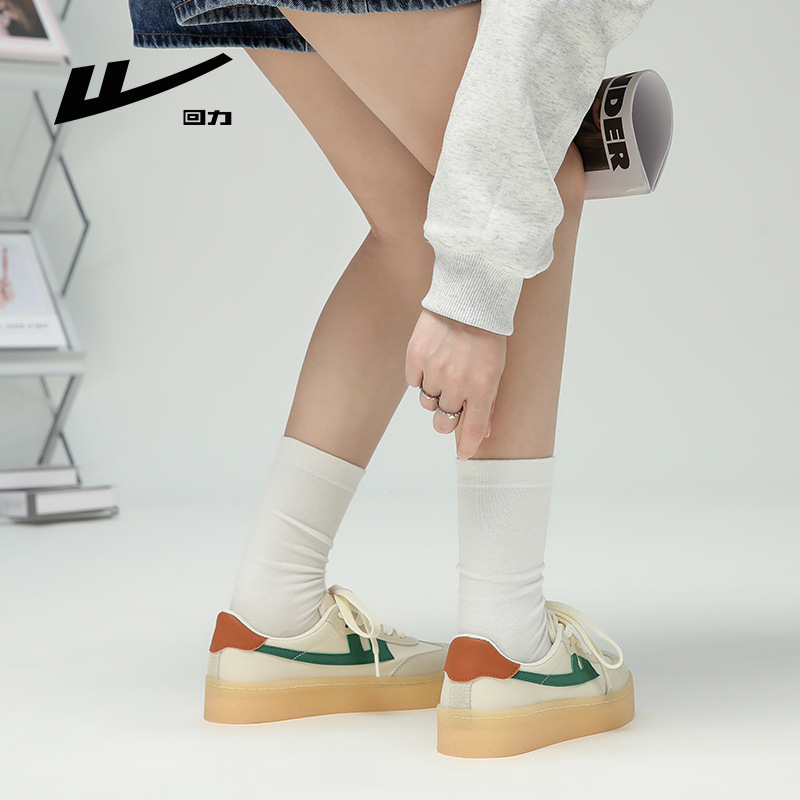 Reacting to the new spring and summer-receiving shoes, the re-emergence of hot-tweet couples' canvass.