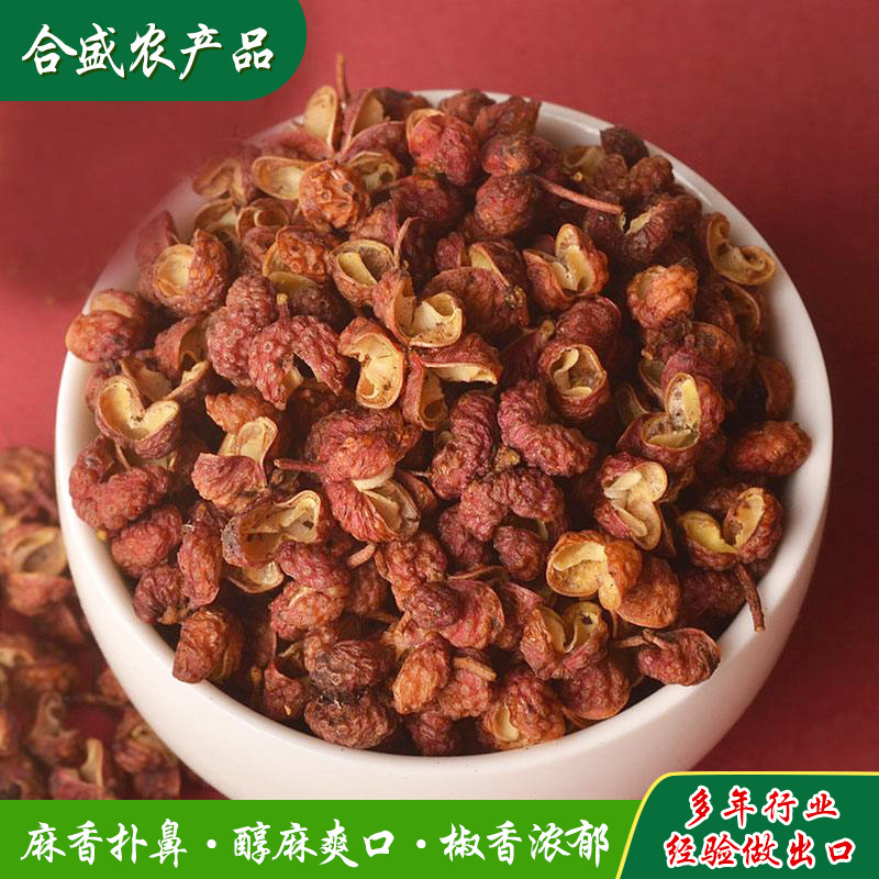 Hạt tiêu đỏ được xuất ra từ nhà máy, và tất cả các loại gia vị được xuất ra.