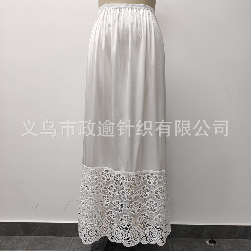 30 cm tiền bố thí của nhà máy, và một bộ váy dài của những phụ nữ Hồi giáo ở Trung Đông với một chiếc váy sữa bán tải.