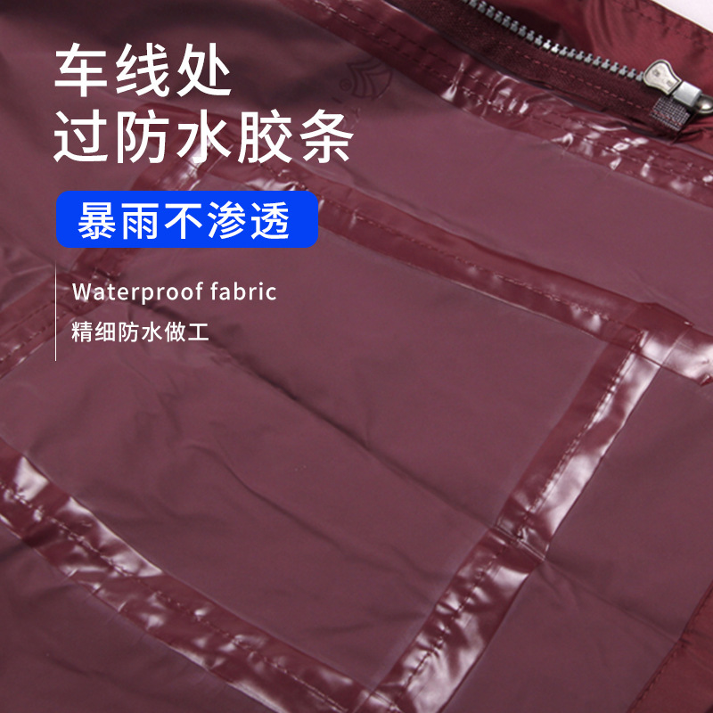 Áo choàng trị giá hàng tỷ đô của Fukuyama với áo mưa, áo mưa của người đàn ông, của đàn ông và phụ nữ.