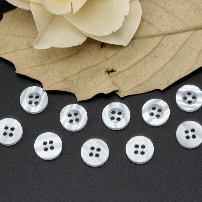 ♪ The bead-colored, wide-eyed resin buttons can dye the colour of the laser graft button factory's wholesale ♪