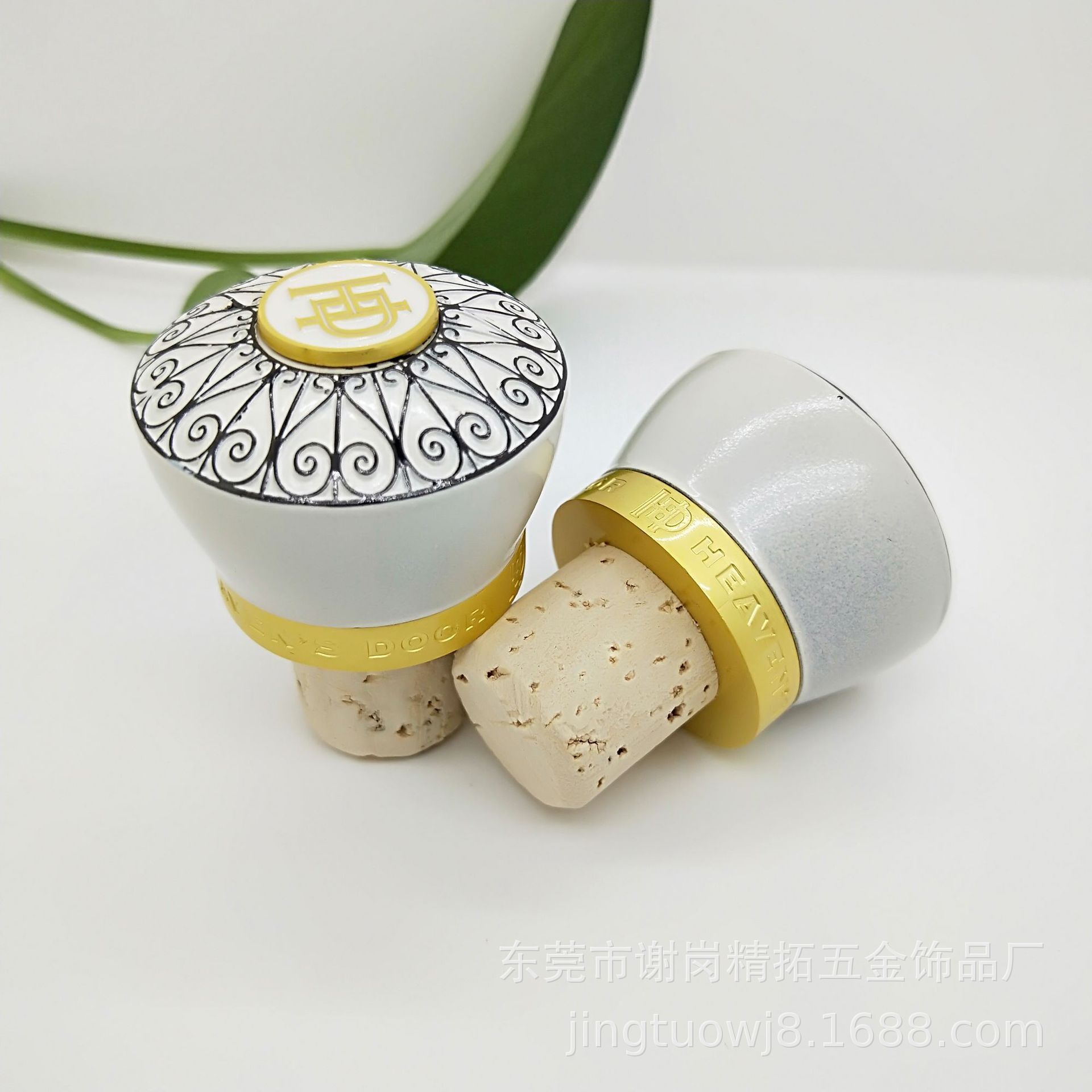 Creative zinc alloy bottled, natural A-class softwood bottled, metal bottle caps.