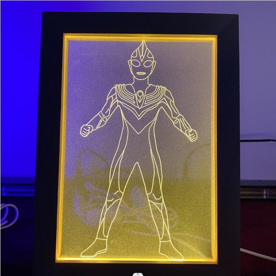 For the graduation season, the children of the DIY gift students made their own toys glowing in the frame of their own toy.