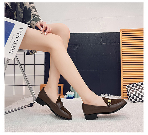 The Cartier Crocodile's 2022 British Spring fall metal buttons round a hundred laps of loft shoes and little shoes.