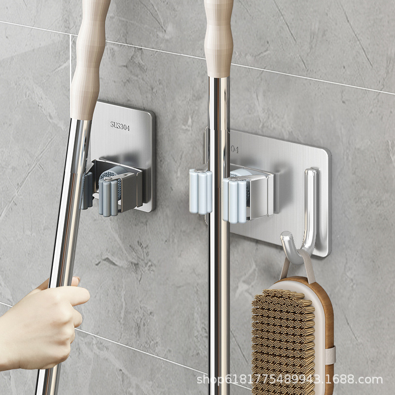 Đường dẫn đến nhà vệ sinh để kéo đến băng dán.