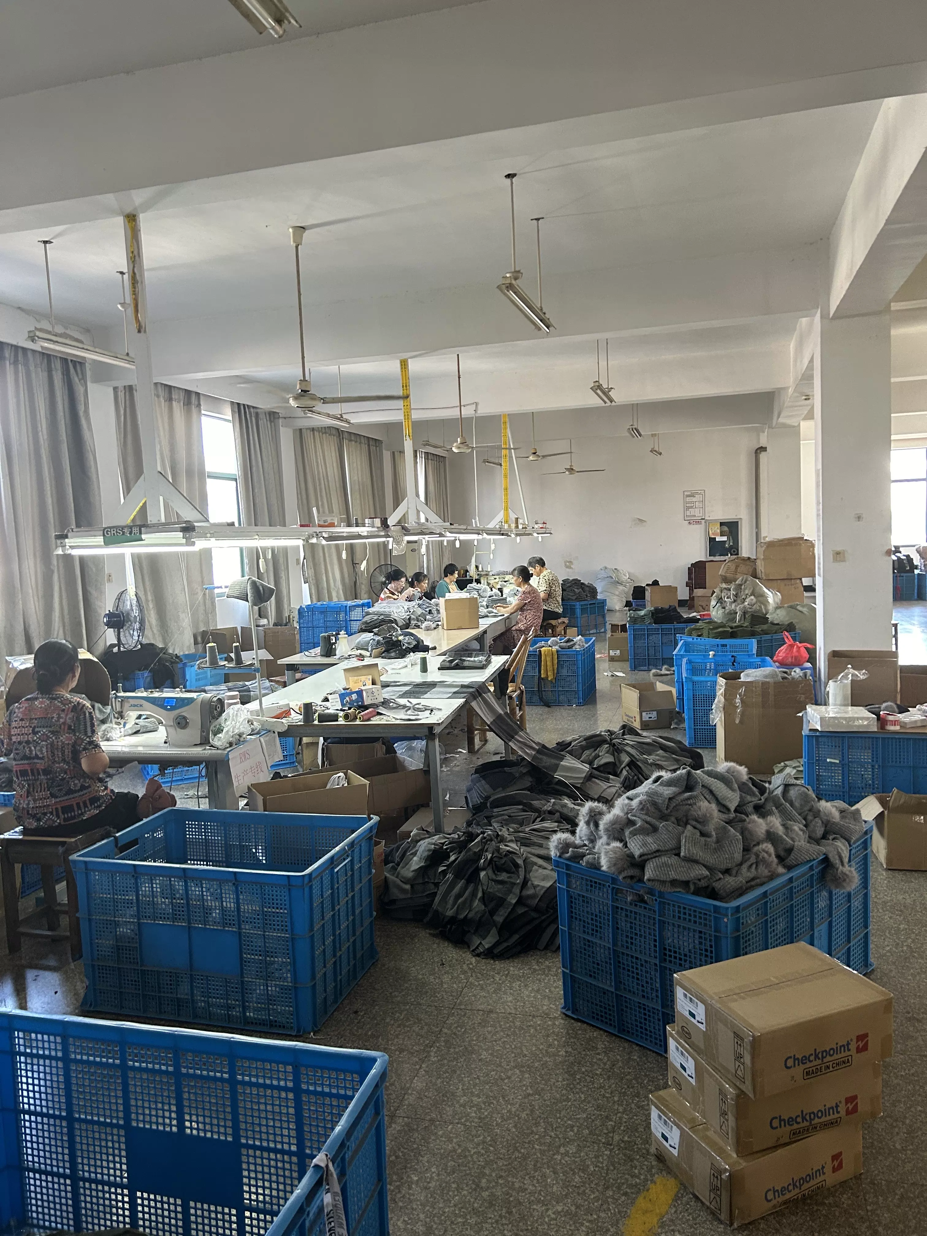 Việc làm kim tiêm của Jerry.