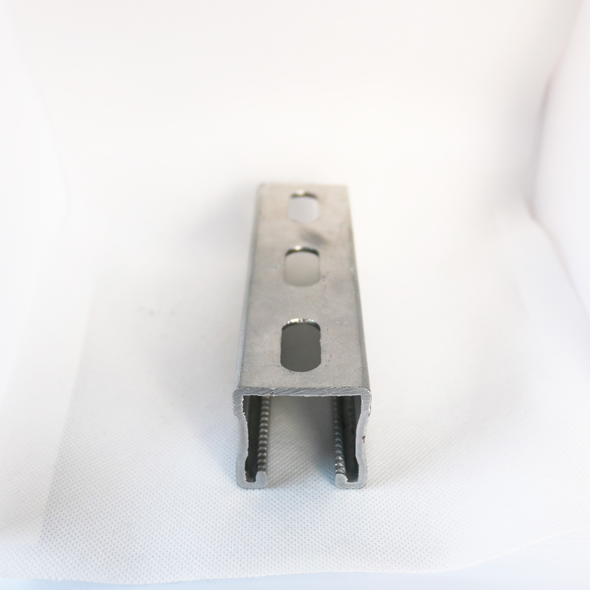 Anti-earthquake support fittings for the cold-turned c-lined steel-photo-light-volt-volt-solve solar support for the construction of the C steel structure