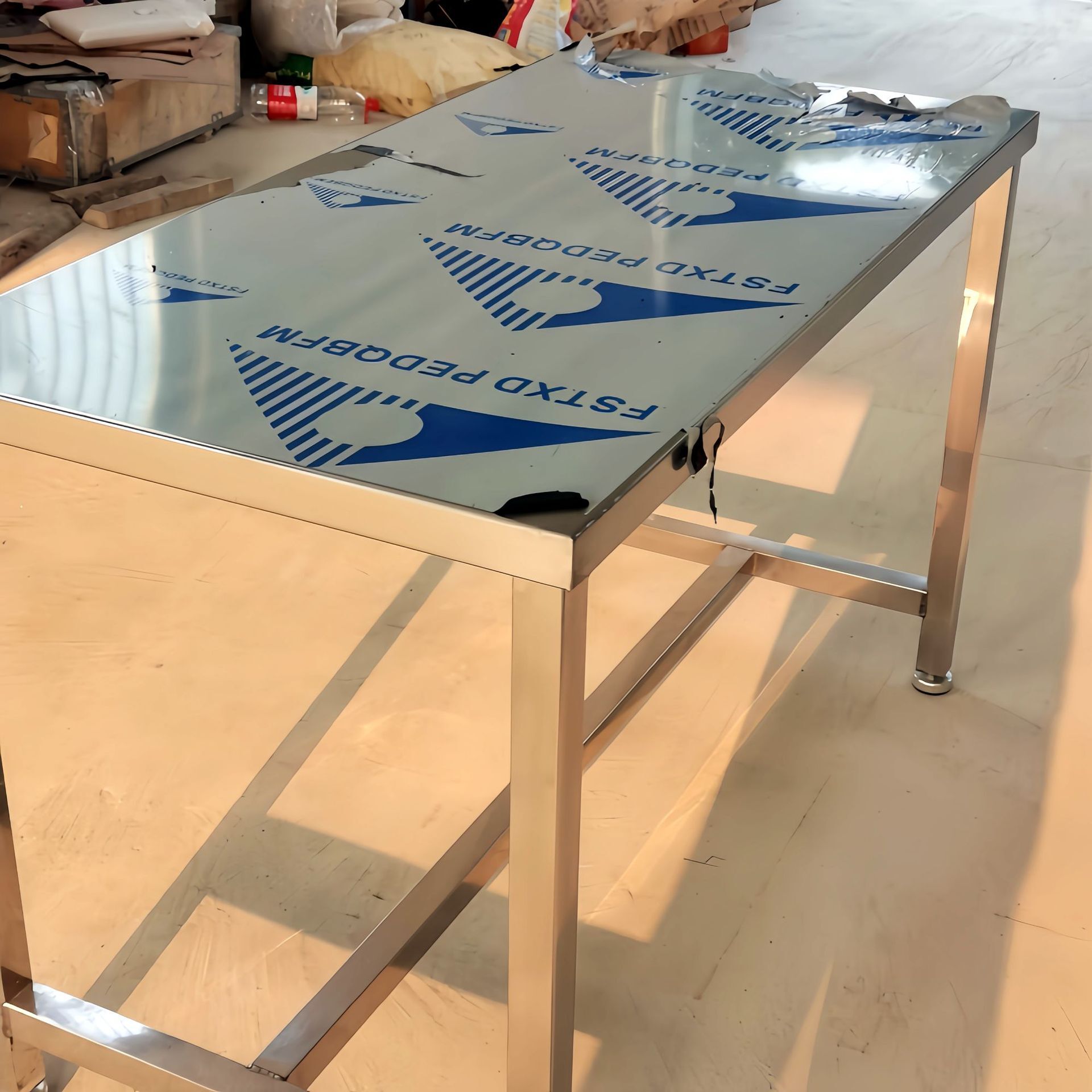 Customize the table food for the workshop at the stainless steel workshop at 304 stainless steel cleaner workshops and pack the table operating table