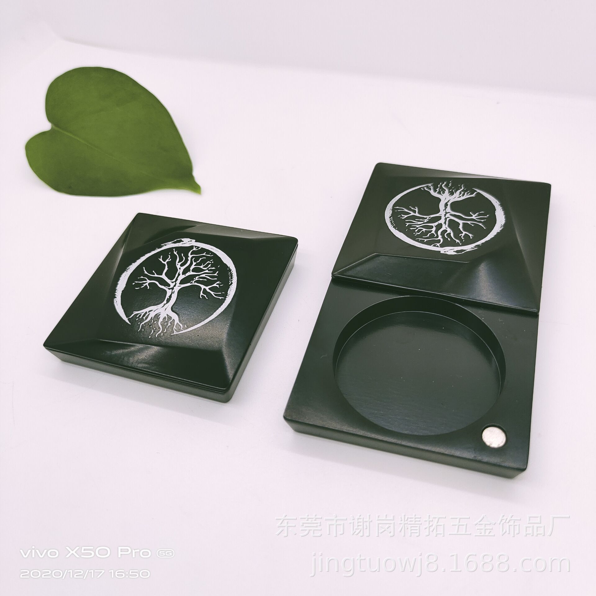 The manufacturer customised the zinc alloy plaster box, the man's solid perfume plaster box, the make-up box, the cheeks.