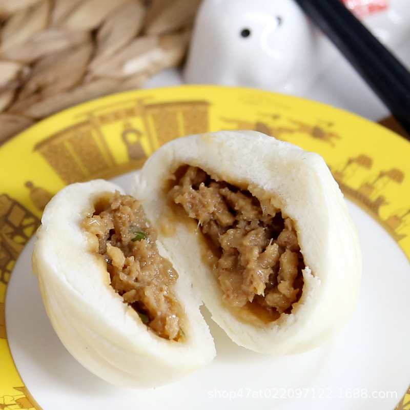 Con chó không quan tâm về 320 g bánh bao thịt lợn.