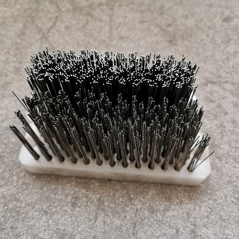 The manufacturer supplies a p-plated steel brush.