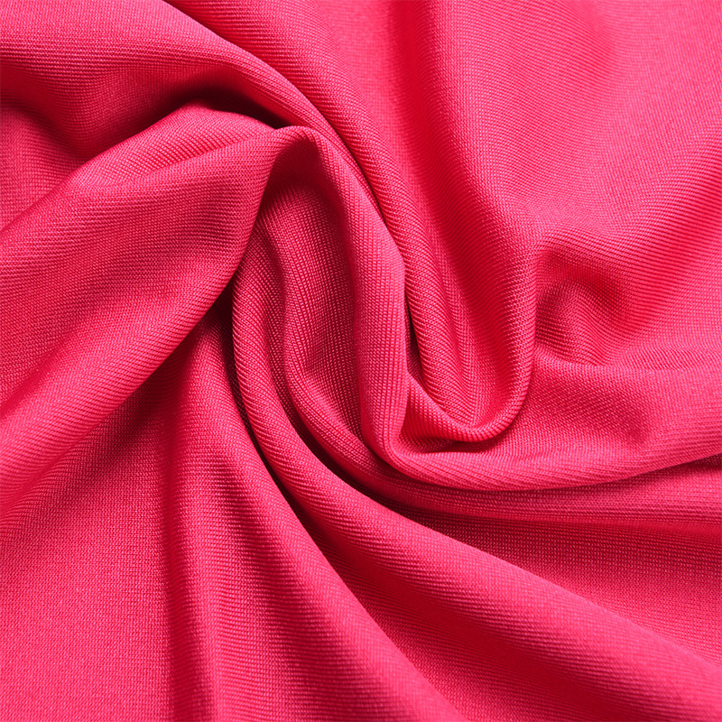 Nhà máy đã tùy chỉnh một phụ nữ Hồi giáo với bộ váy cơ bản là Abaya, áo choàng Ả Rập, một bộ đầm Trung Đông.