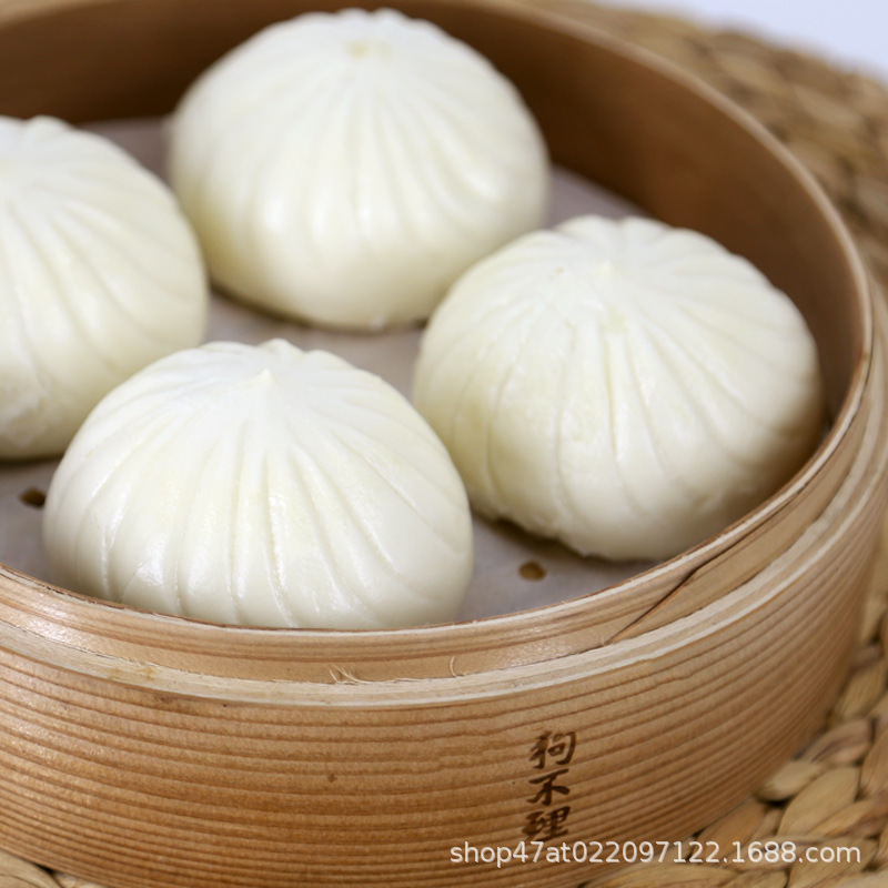 Con chó không quan tâm về 320 g bánh bao thịt lợn.